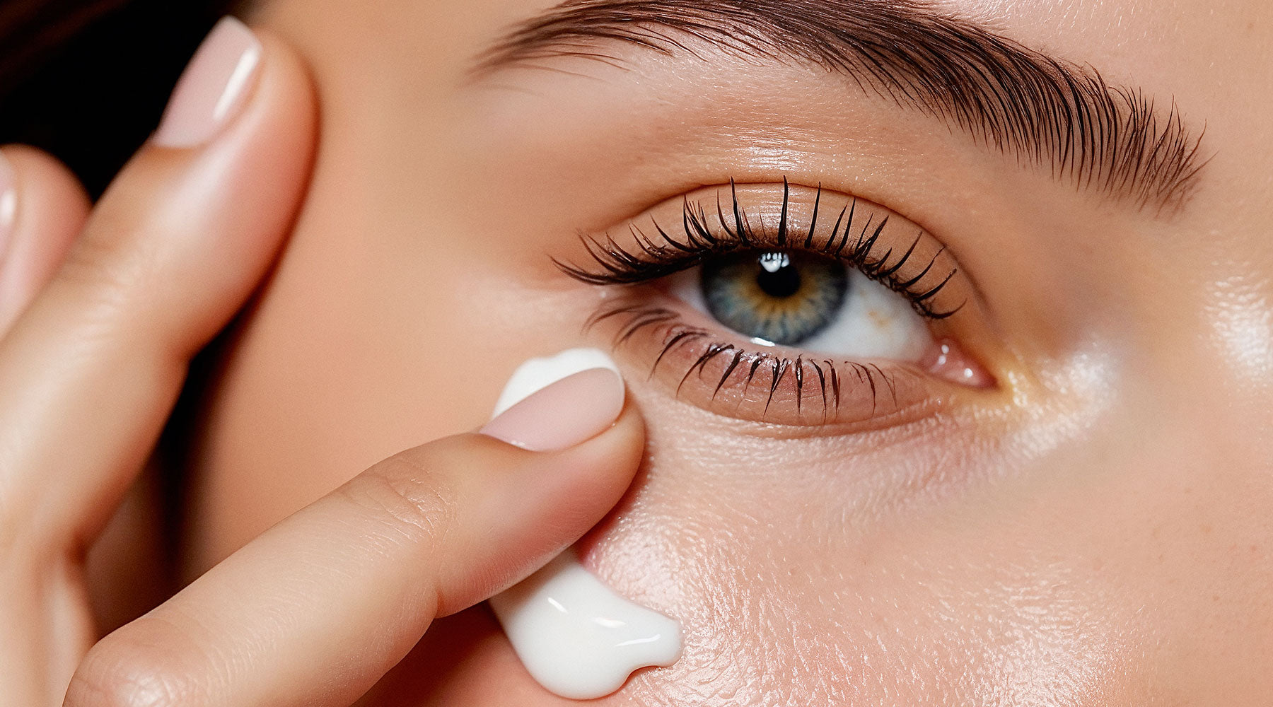 Eye Oil vs Eye Cream: Why We Formulated Illume Without Water